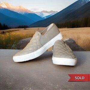 🟣 Women’s Steve Madden Quilted Taupe Tan Leather Slip On women’s 7